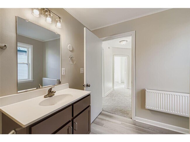 Building Photo - 2630 14th Ave S