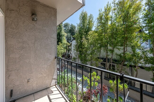 Building Photo - 12416 Magnolia Blvd