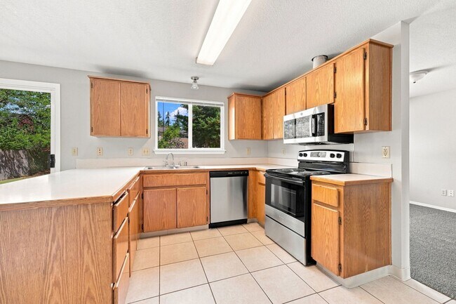 Building Photo - 15600 NE Noble St