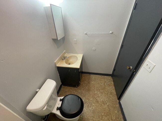 Building Photo - 111-2 Fairweight-