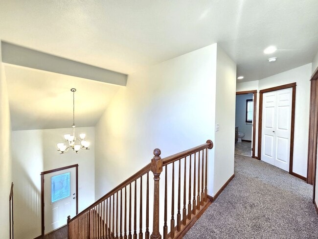 Building Photo - $2,200 -  3 Bed / 2.5 Bath Beautiful Spokane Valley House