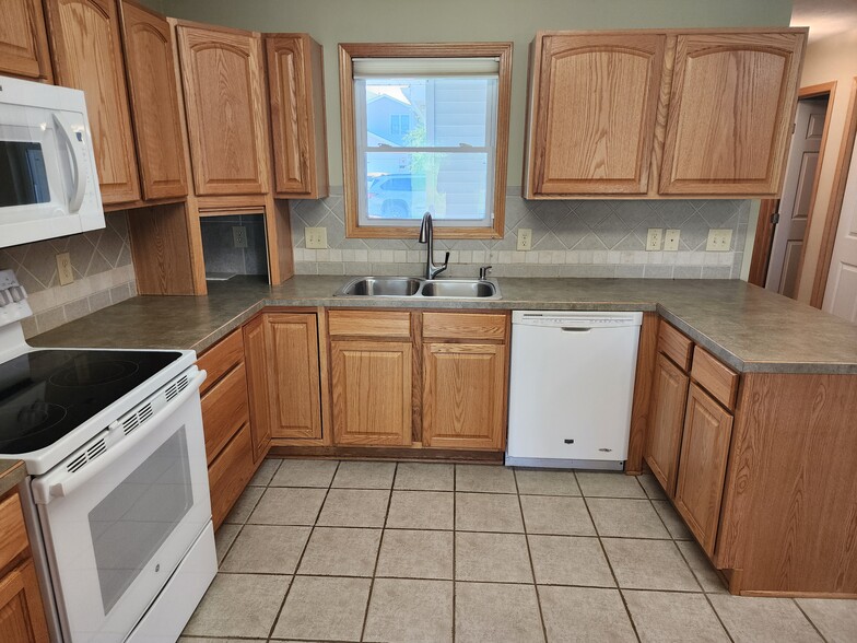 Building Photo - 3512 McLaughlin Dr