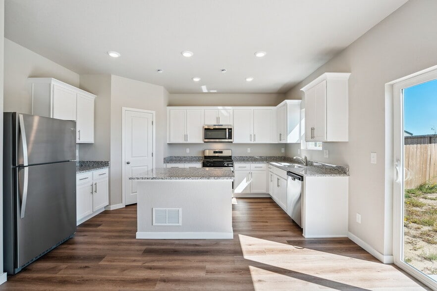 Building Photo - 933 Gianna Ave