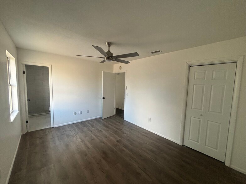 Building Photo - 906 N Church Ave