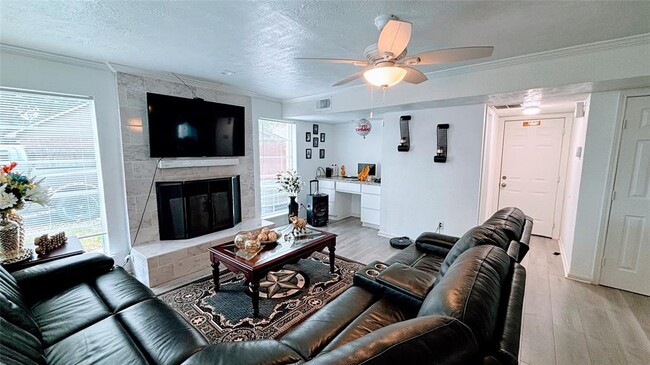 Building Photo - 10319 Oak Limb Dr