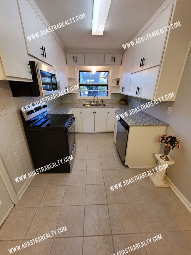 Building Photo - 4825 W 75th St