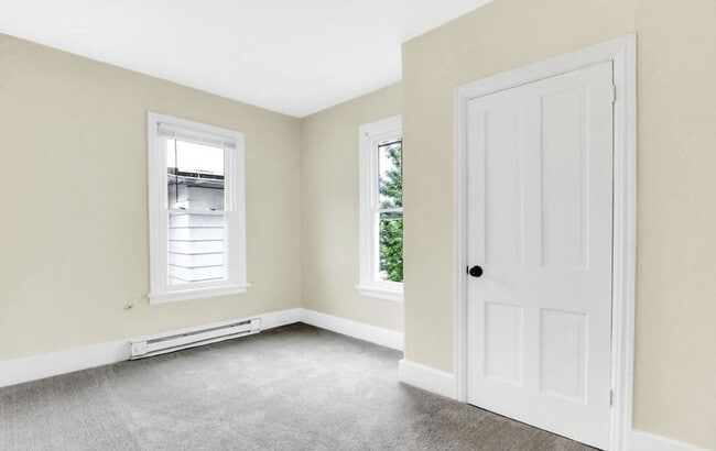 Building Photo - Bright 4 Bedroom, 1.5 Bath Home in Enola Pa!