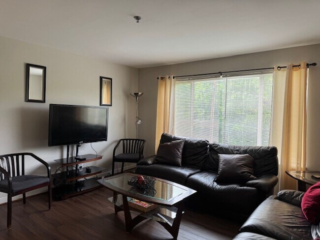 Building Photo - Apartment Located Minutes from Downtown Lexington