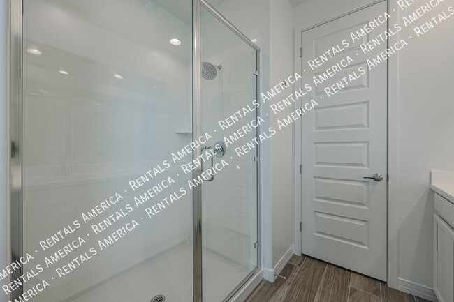Building Photo - 5938 N 90th Dr