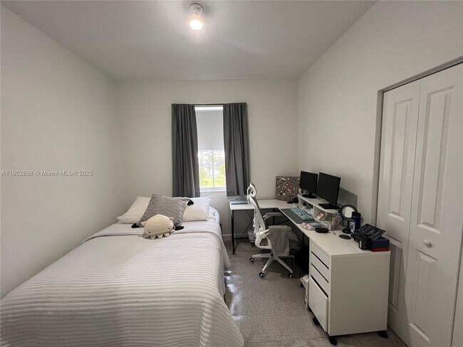 Building Photo - 12142 NW 24th Ct