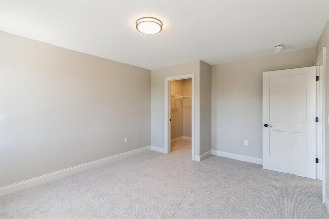 Building Photo - 2103 Lacey Dr