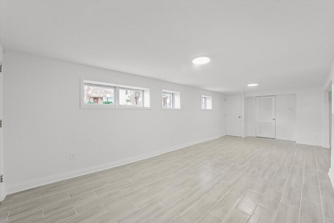 Building Photo - 7056 N Rockwell St