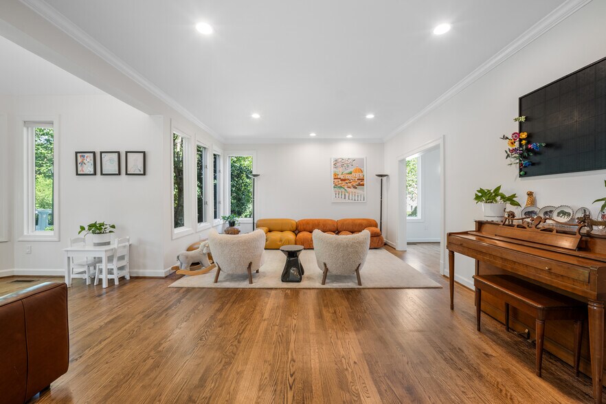 Living Room - 7624 Wheatcroft Ct