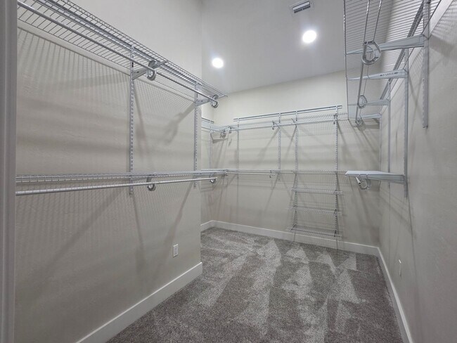 Building Photo - FOR RENT pool home, 3 bed 2 bath in The Quarries