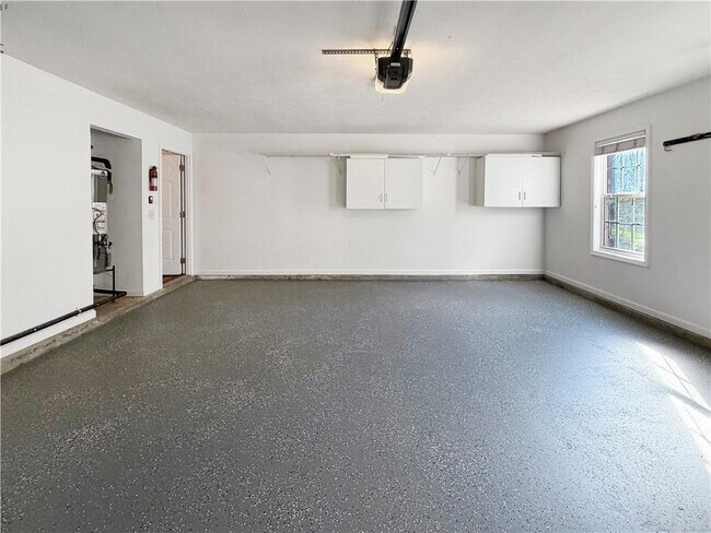 Building Photo - 3385 Stoneleigh Run Dr NE