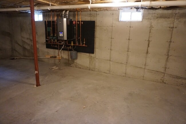 Building Photo - 18 Lilac Ln