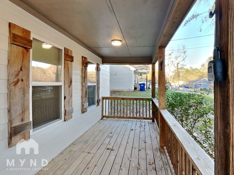 Building Photo - 3114 6th Ave N