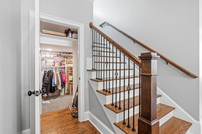 Building Photo - 3067 Rosewood Dr