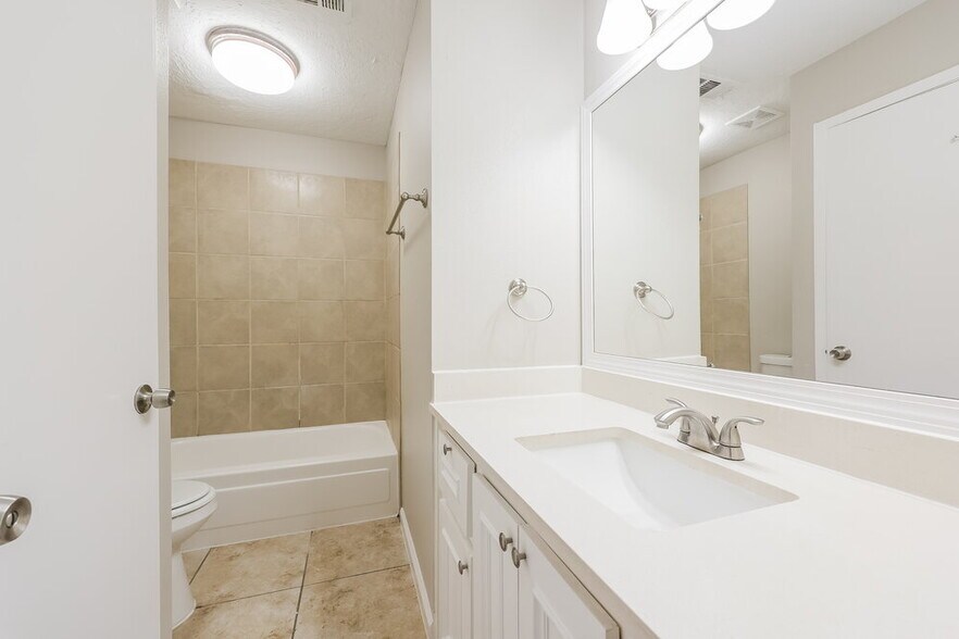 Building Photo - 4911 Larksong Ln