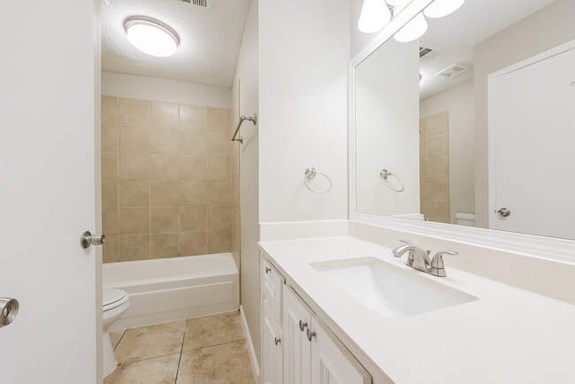 Building Photo - 4911 Larksong Ln