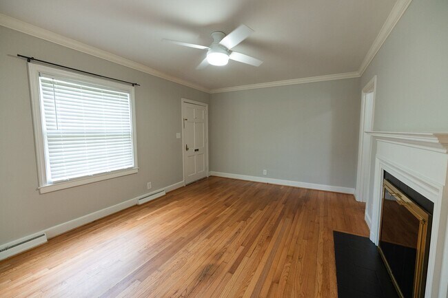 Building Photo - Lovely, Updated 3-Bedroom, 1-Bath Home in Greensboro w/ Fenced Yard