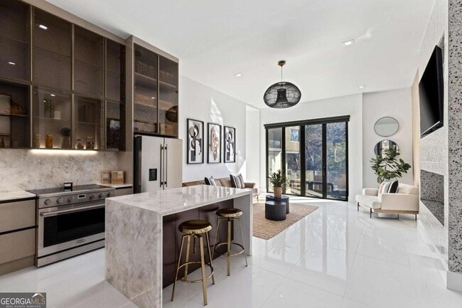 Building Photo - 3600 Lower Roswell Rd