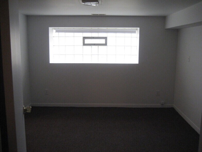 Building Photo - 2616 N Marshfield Ave