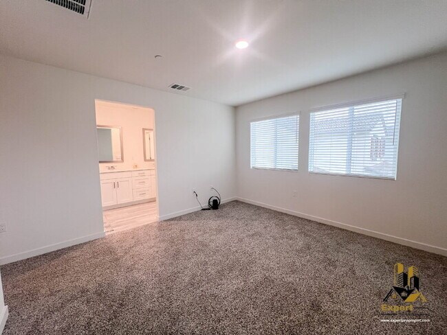 Building Photo - 2081 Blue Star Dr