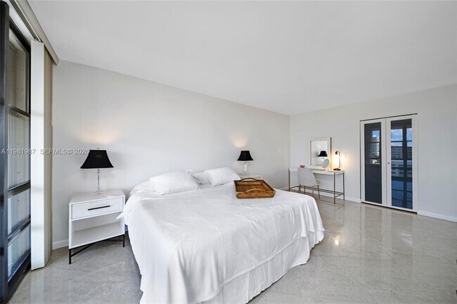 Building Photo - 2017 S Ocean Dr