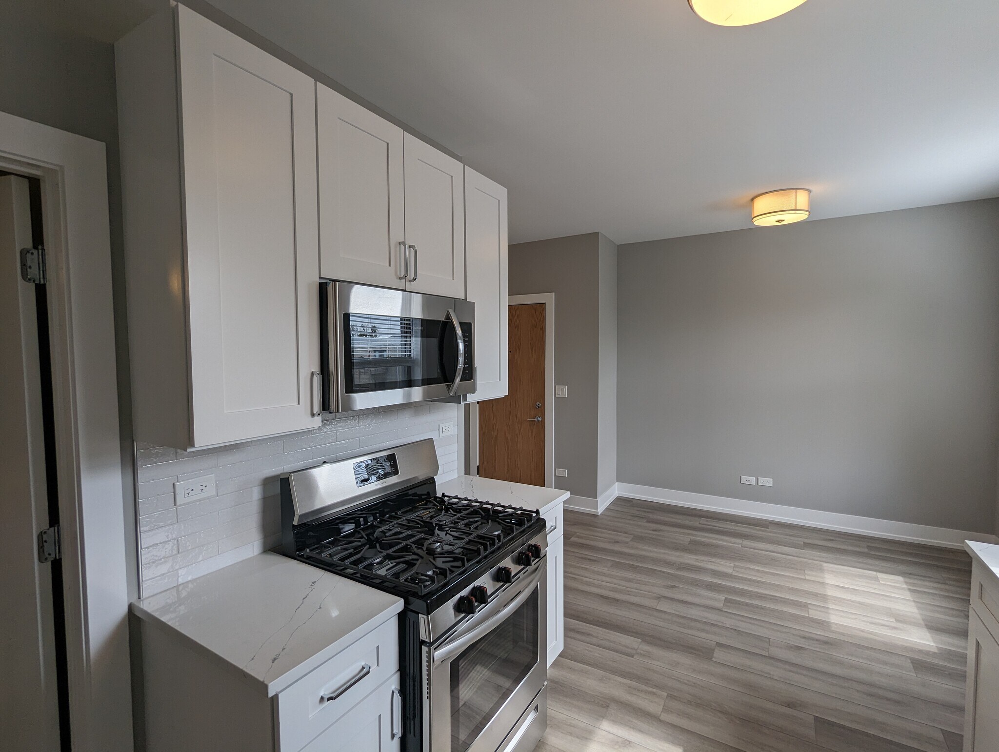 Building Photo - 3935 N Janssen Ave