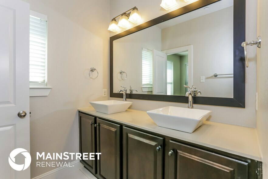 Building Photo - 1007 Brook Forest Ln