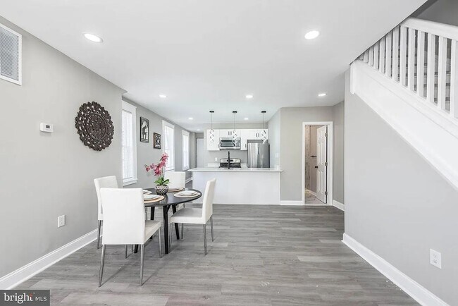 Building Photo - 3300 Ravenwood Ave