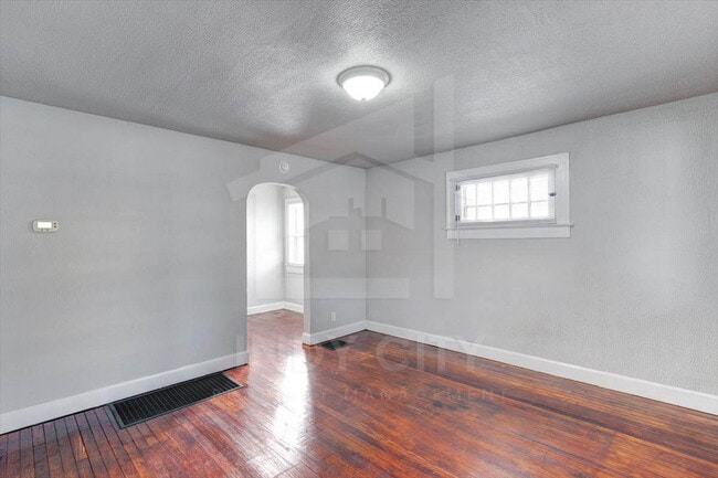 Building Photo - 3209 W 10th St