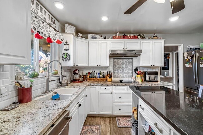 Building Photo - 6286 N 10th St