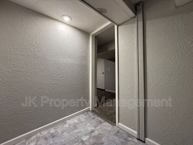 Building Photo - 2312 5th Ave N