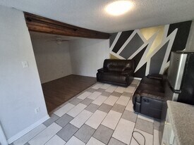 Building Photo - 2805 Ralston Rd