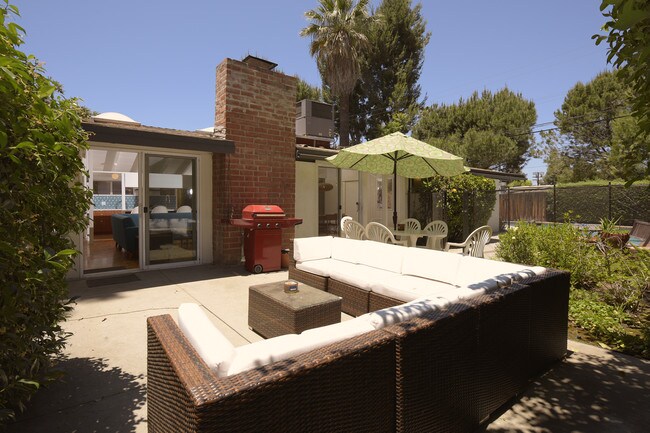 Building Photo - 19737 Hamlin St