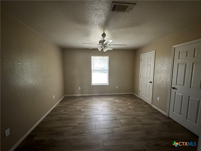 Primary Photo - 1010 Lansberry Ct