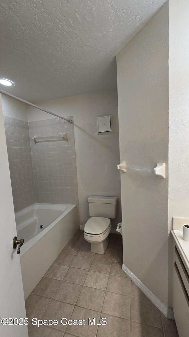 Building Photo - 816 Greenwood Manor Cir