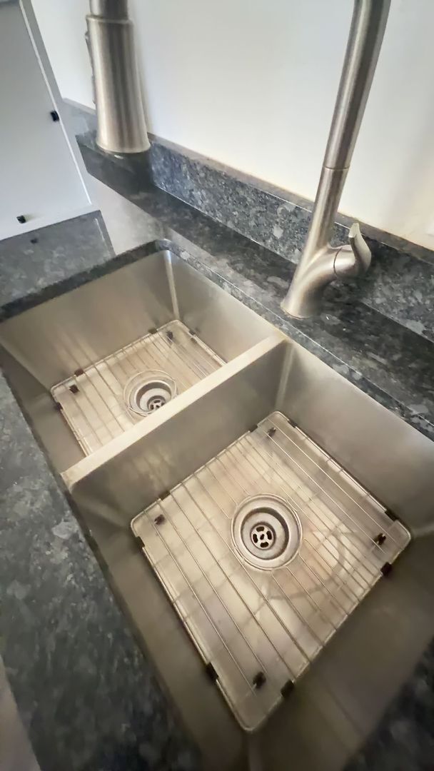 Building Photo - 715 S Laguna Ave