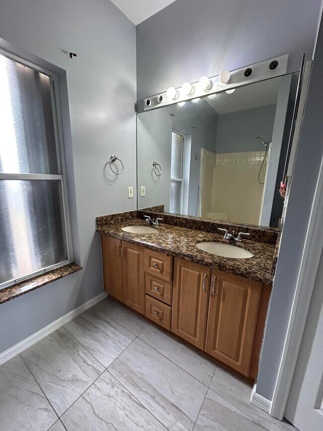 Building Photo - 974 SE Albatross Ave