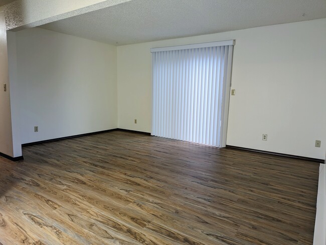 New flooring in livingroom - 2229 Hawthorne St