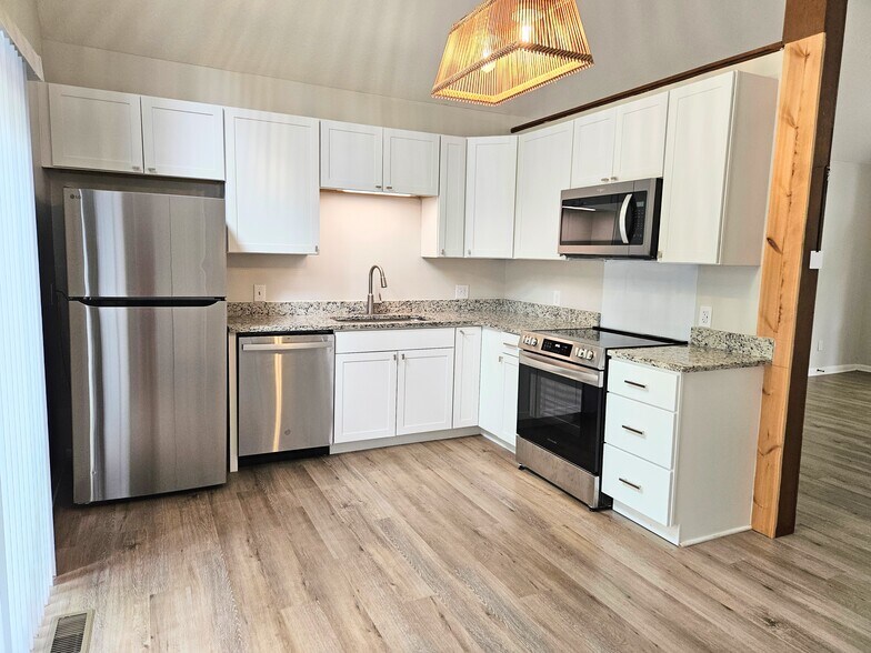 Building Photo - 9 E Pine Ct