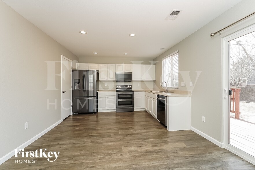 Building Photo - 10123 Elm Ct