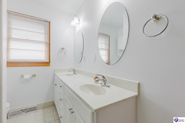 Building Photo - 509 N Mantle Ave