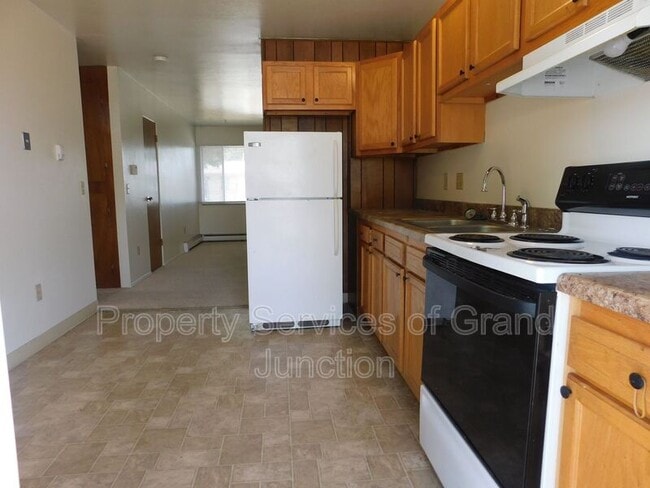 Building Photo - 2860 Elm Cir