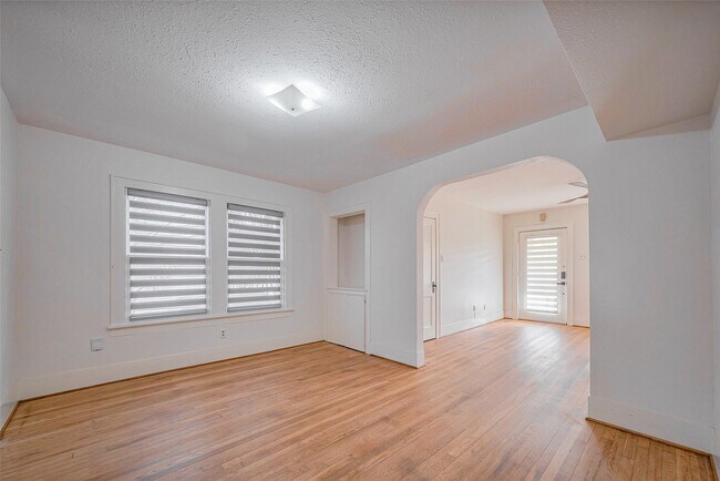 Building Photo - 1614 Ridgewood St