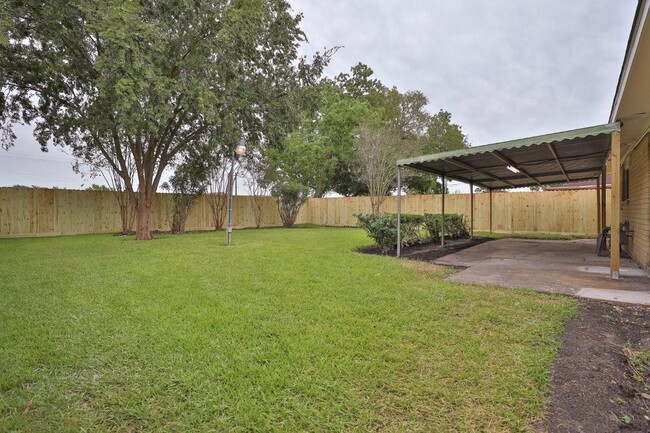 Building Photo - Ready for move in at Southeast Houston!!