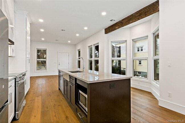 Building Photo - 92 S Highland Ave