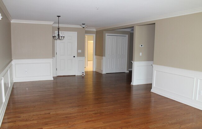 Building Photo - 67 W Main St